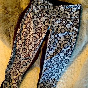 Lululemon cropped workout pants barely worn